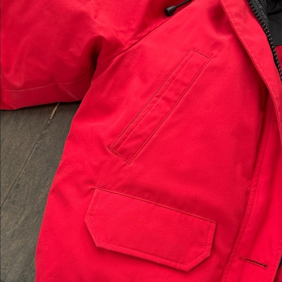 Canada Goose chilliwack bomber,hooded with fur - Picture 2 of 3